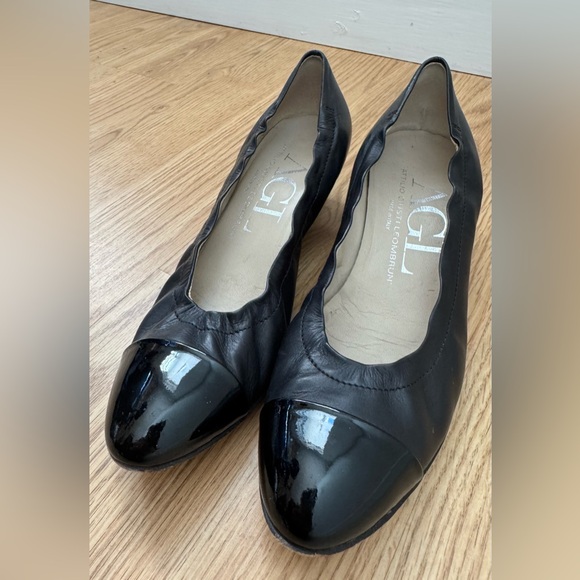 AGL Attilio Giusti Leombruni “Jody” patent and leather wedge pump - Picture 3 of 9